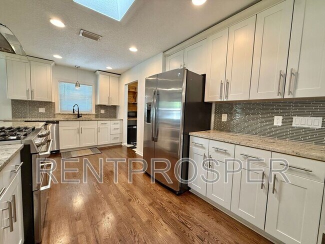 Building Photo - 207 James Dr