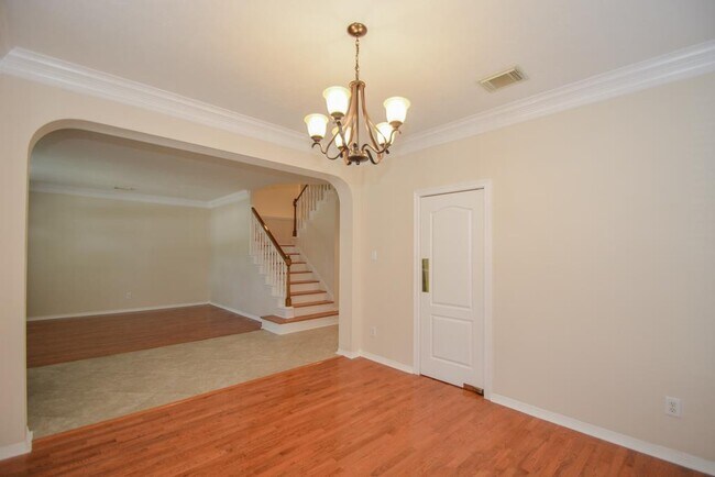 Building Photo - 910 Chinni Ct