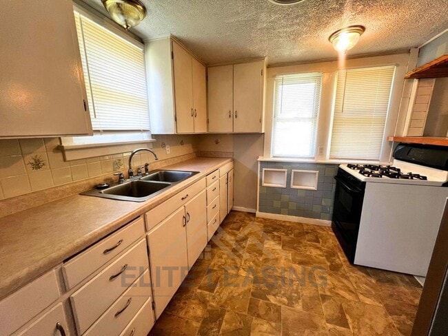 Building Photo - 2 Bedroom, 1 Bathroom House coming soon.