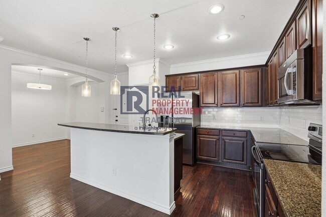 Building Photo - Gated Downtown Fort Worth Condo with Attached Garage