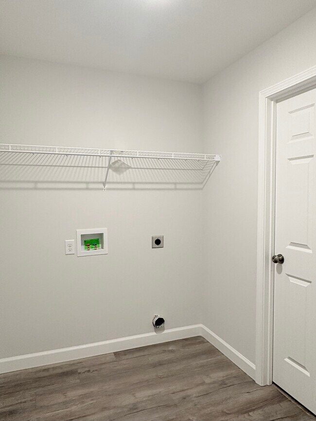 Building Photo - 870 Rodeo Ln