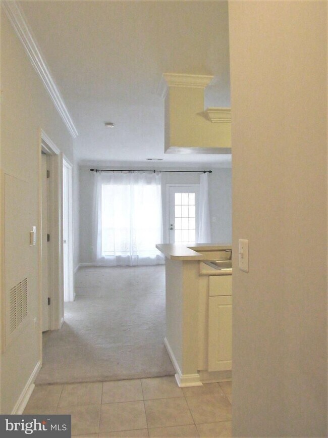 Building Photo - Gorgeous condo in a great location!