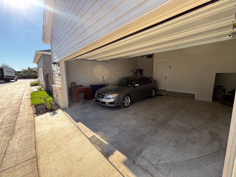 Building Photo - 9409 Chatside