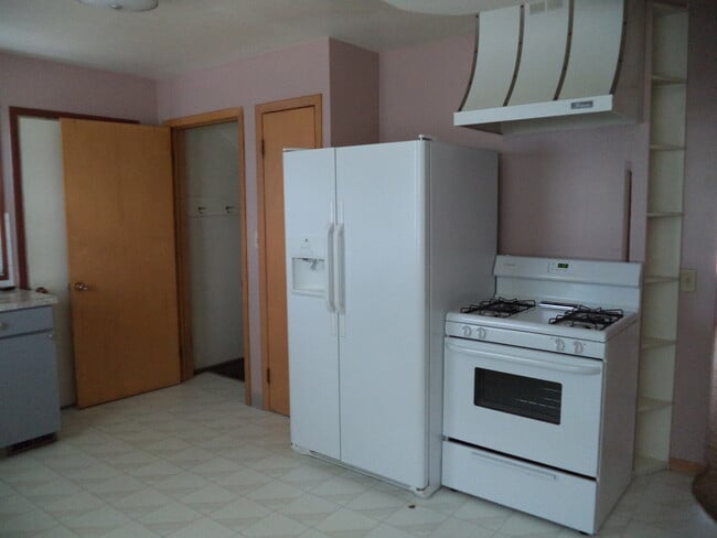 Building Photo - 1224 6th Ave NE