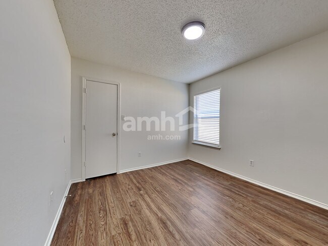 Building Photo - 1104 Brook Canyon Dr