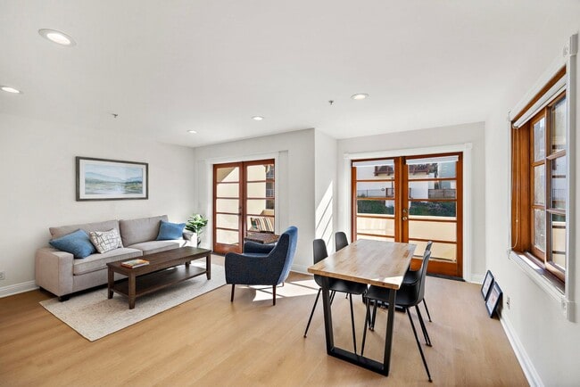 Building Photo - 416 Avenida Santa Barbara