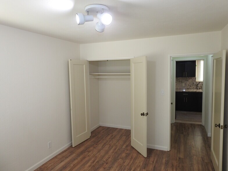 Building Photo - 413 34th St