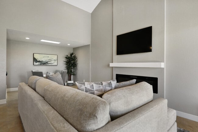 Building Photo - 363 San Remo St