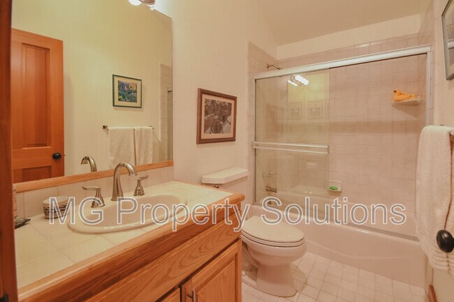 Building Photo - 7079 Lucas Valley Rd