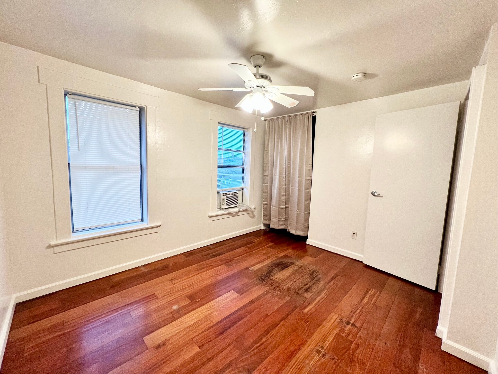 Building Photo - 451 27th St