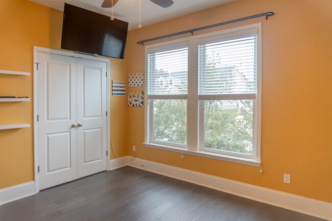 Building Photo - 2533 Capstone Dr