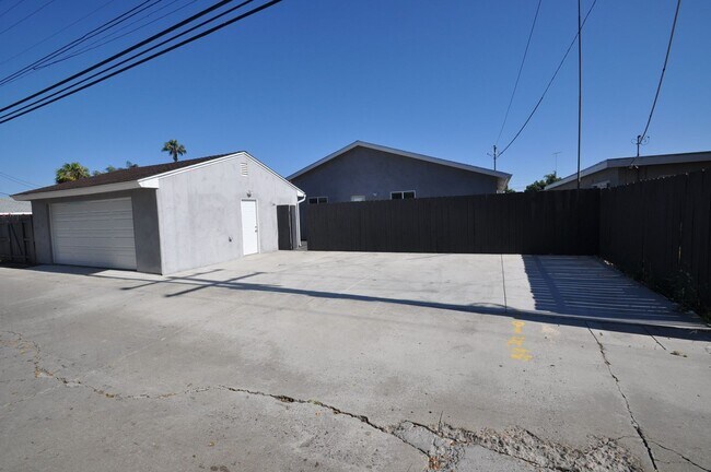 Building Photo - 5578 Mary Ln Dr