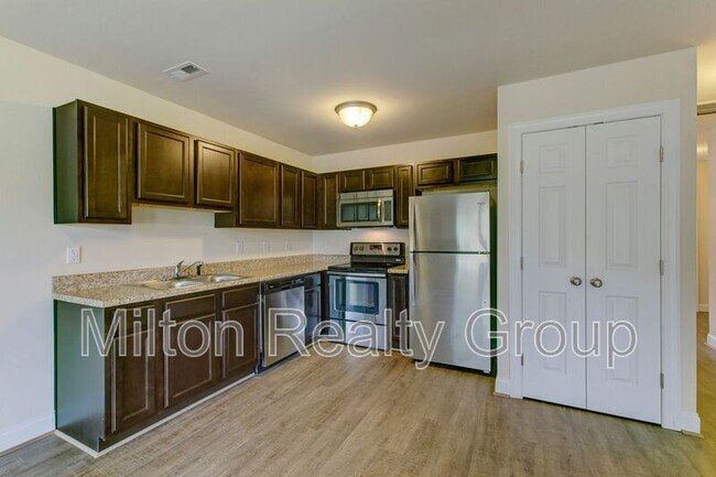 Building Photo - 120 River Stancil Dr