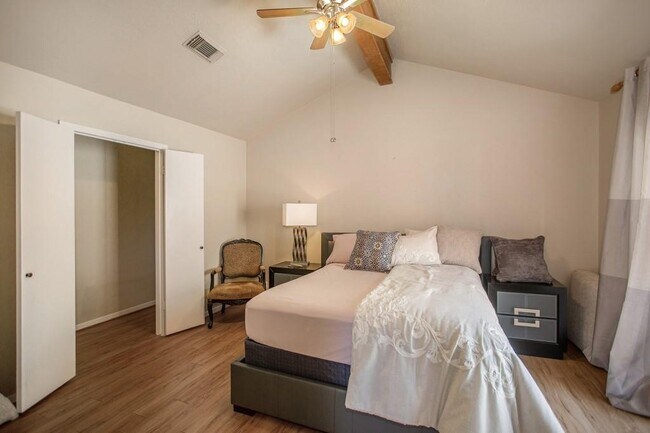 Building Photo - 2303 Silver Sage Dr