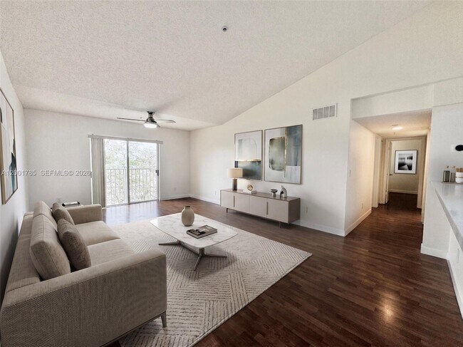 Building Photo - 9905 Westwood Dr