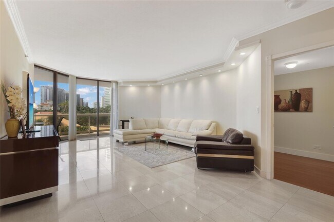 Building Photo - 20191 E Country Club Dr