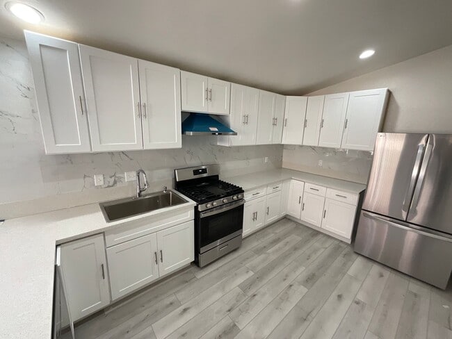 Building Photo - Single-family home 3 bedroom 2 bathroom located in the highly sought-after area of Chino Hills, CA.