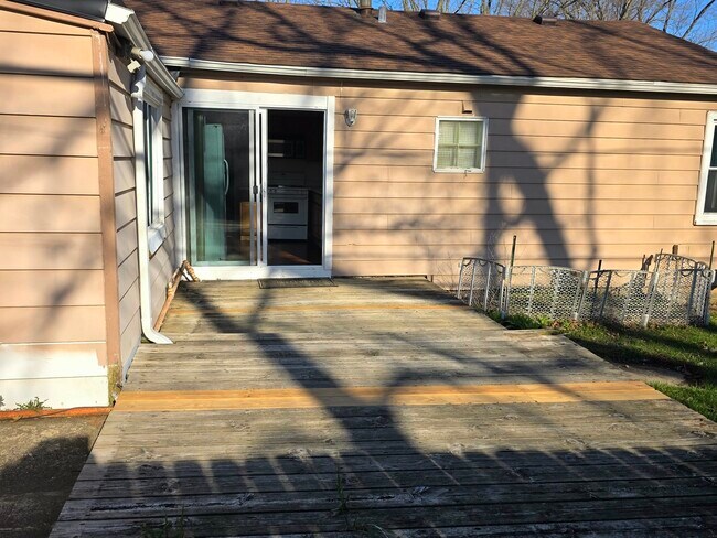 Building Photo - 36752 N Wildwood Dr