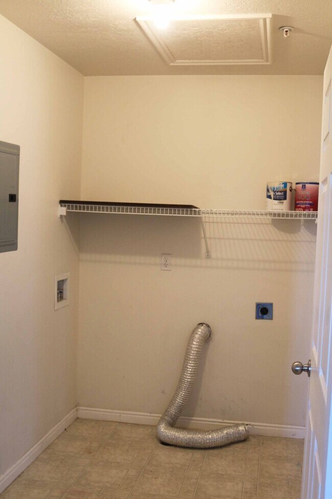 Building Photo - 1574 Westbury Way