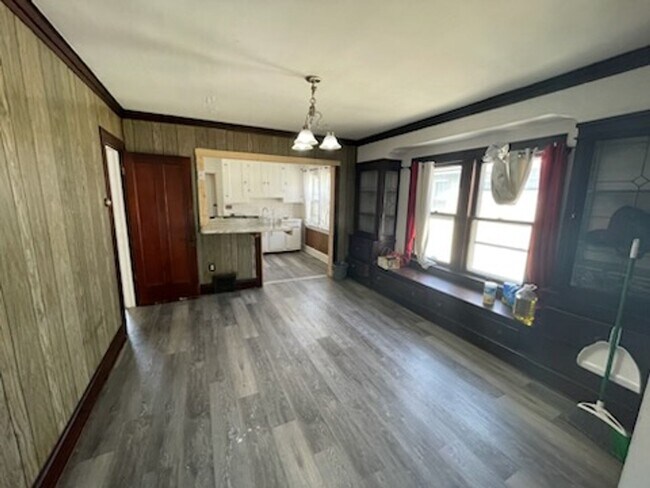 Building Photo - 3816 W 135th St