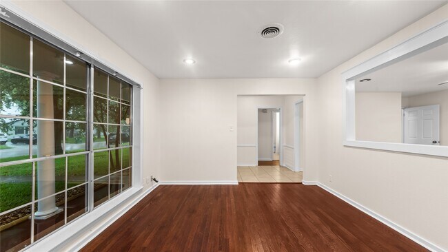 Building Photo - 9643 Val Verde St