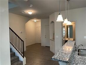 Building Photo - 1620 Bryant Dr