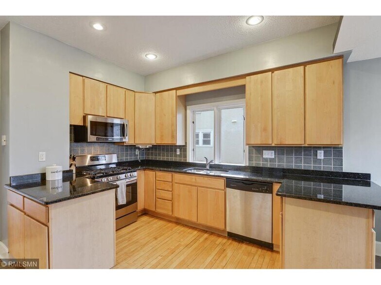 Building Photo - 1522 Minnehaha Ave W