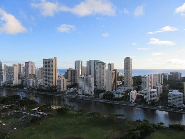 Building Photo - 2 Bed 2 Bath 1 Parking at Marco Polo Apartments, Amazing Views 28th Floor!!!