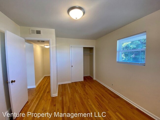 Building Photo - 3020 W Fardale Ave