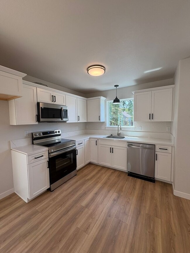 Building Photo - Brand New Modern 2-Story Home