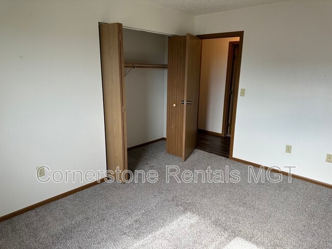 Building Photo - 1401 12th St E