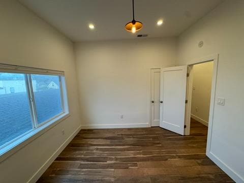 Building Photo - 435 Main St