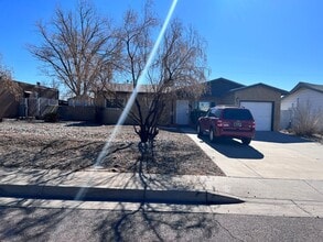 Building Photo - Nice Nob Hill Location with 3 Bedrooms