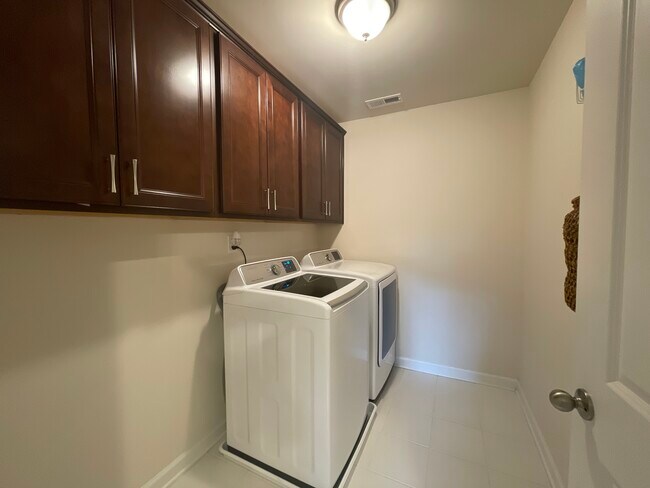 Building Photo - 1013 Travern Dr