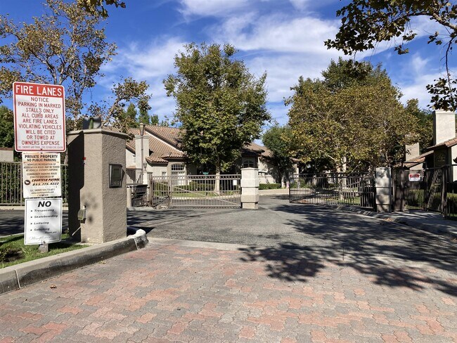 Building Photo - 20 Kalmia Pl