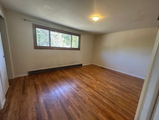 Building Photo - $200 discount for first month rent