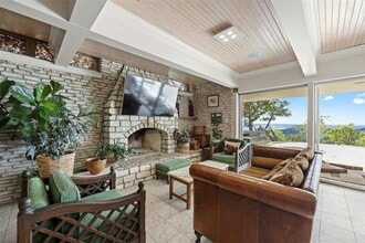 Building Photo - 8517 Grandview Dr