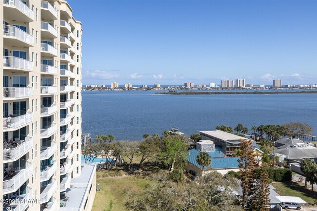 Building Photo - 2801 S Ridgewood Ave