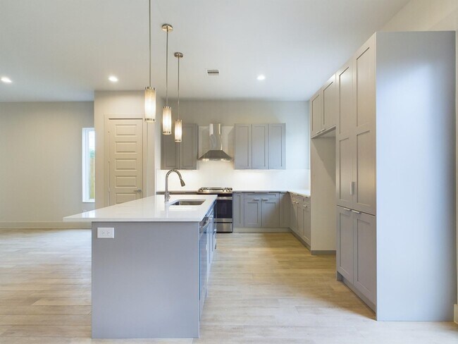 Building Photo - 5726 Rucio Ln