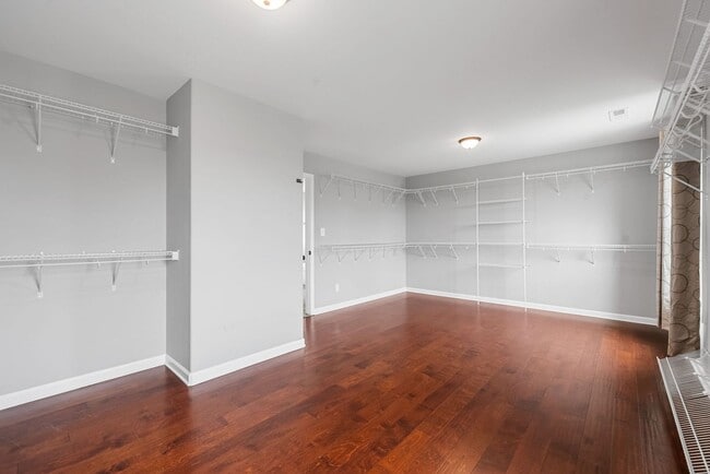 Building Photo - Pet Friendly Four Bedroom!