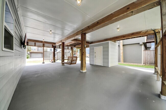 Building Photo - 710 Kipp Ave