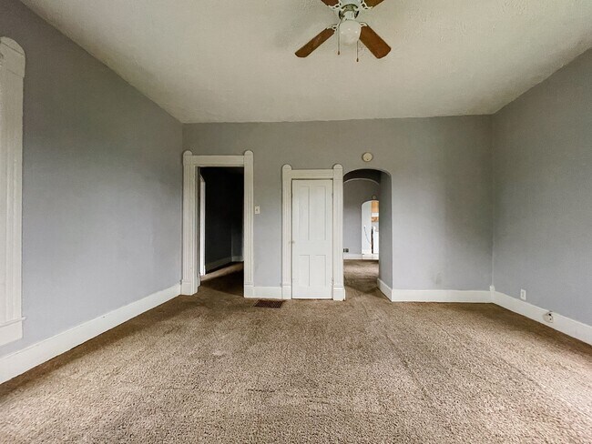 Building Photo - Near Local Shops and Restaurants