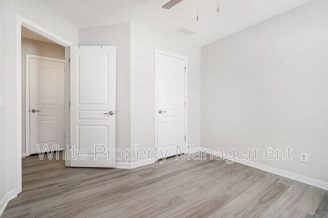 Building Photo - 822 Granby Dr
