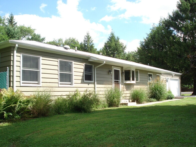 Building Photo - 1416 Hanshaw Rd