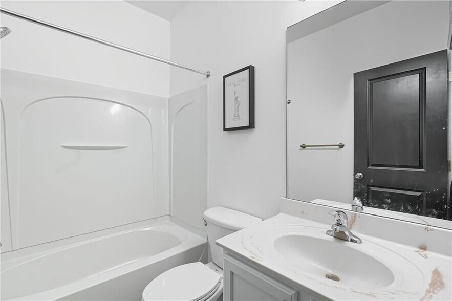 Building Photo - 5747 Pine Oak Dr NW