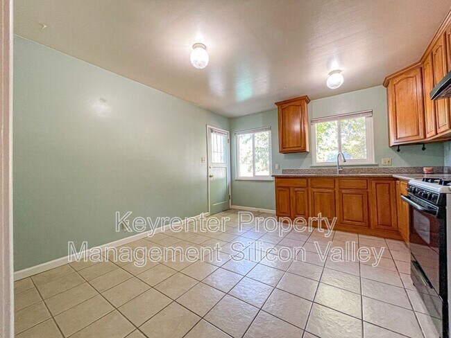 Building Photo - 2182 East Ave