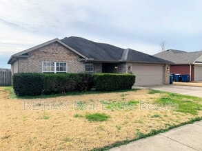 Building Photo - 3711 SW Hansom Loop