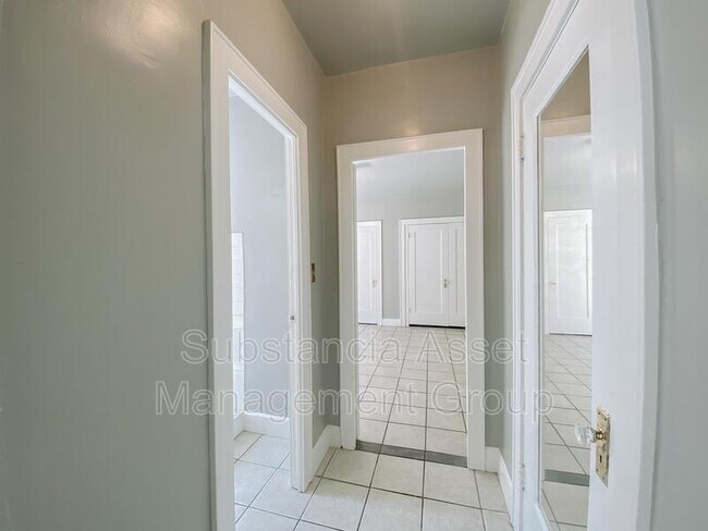 Building Photo - 518 NW 12th St