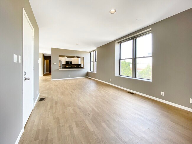 Building Photo - 1852 N Damen Ave