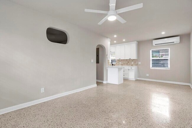 Building Photo - 17 Ocean Breeze